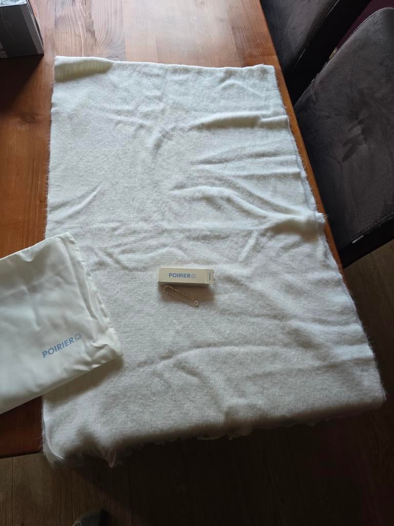 Poirier Stola Ivoorkleur, Kleding | Dames, Trouwkleding en Trouwaccessoires, Overige kleuren, Nieuw, Ophalen of Verzenden, Accessoires