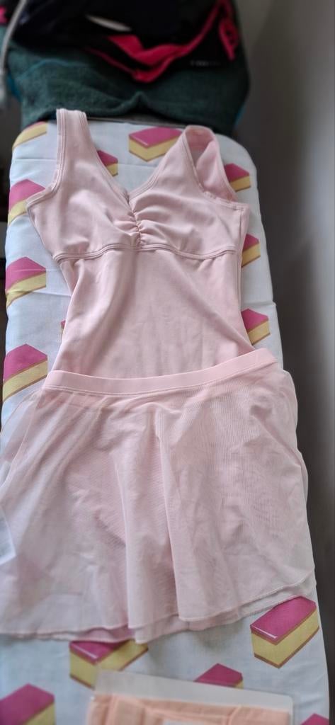 Roze balletpakje met rokje en panty - Nieuw, Ophalen, Nieuw, Kleding