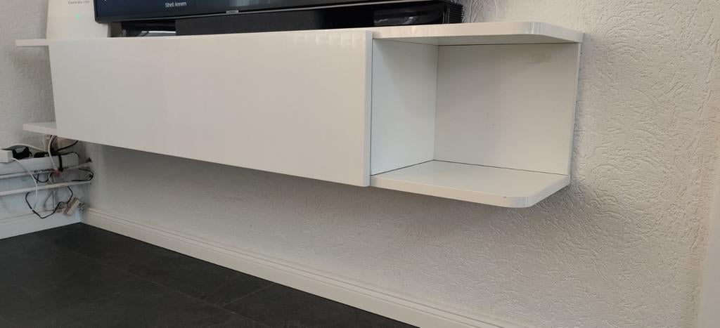 Zwevend wit tv-meubel met opbergruimte, Overige materialen, 100 tot 150 cm, Ophalen of Verzenden, Zo goed als nieuw