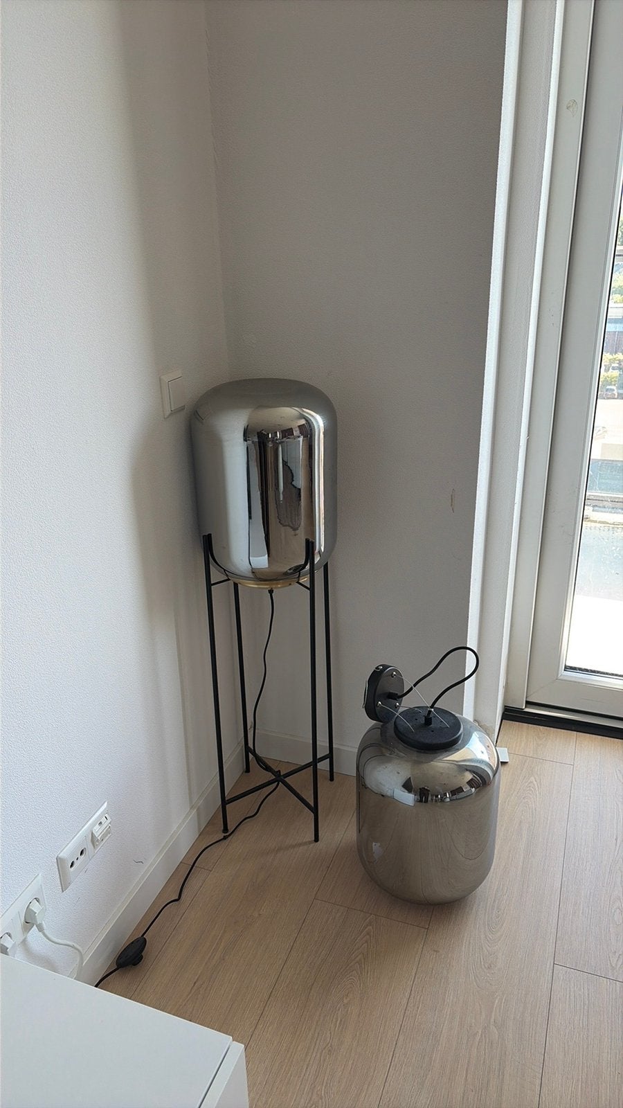 Mooie vloerlamp + bijpassende hanglamp – chroom/goud/zwart, Huis en Inrichting, Ophalen, Zo goed als nieuw