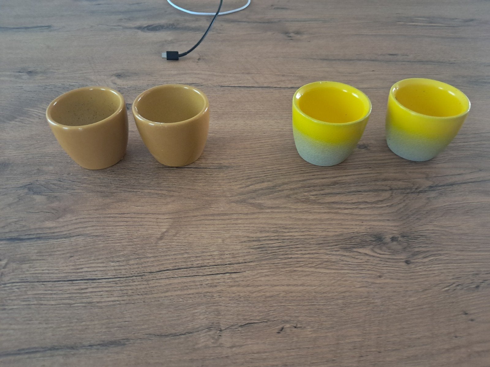 Set van 4 vaasjes - geel en bruin, Huis en Inrichting, Woonaccessoires | Vazen, Ophalen, Gebruikt, Bruin