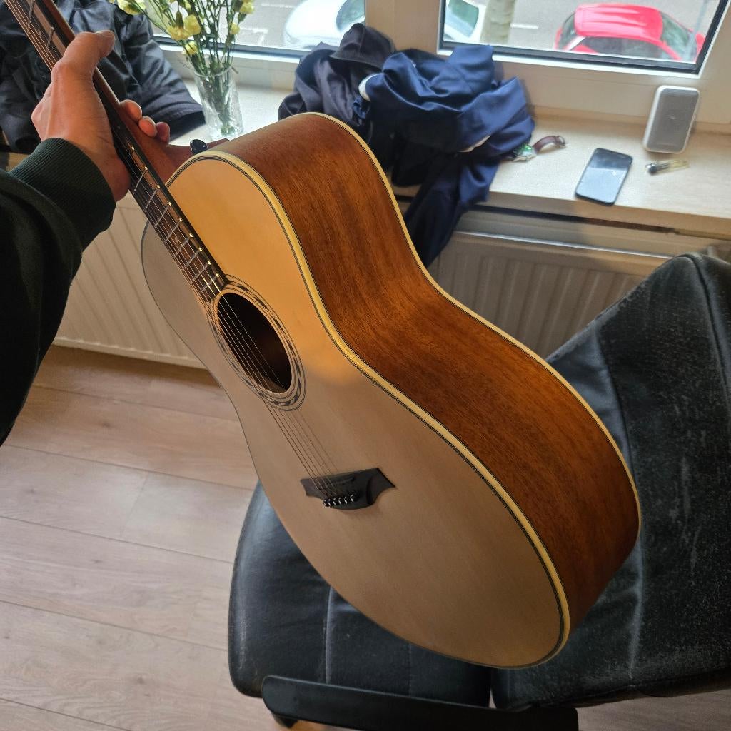 Bromo met gitaartas, Muziek en Instrumenten, Instrumenten | Onderdelen, Ophalen, Zo goed als nieuw, Akoestische gitaar