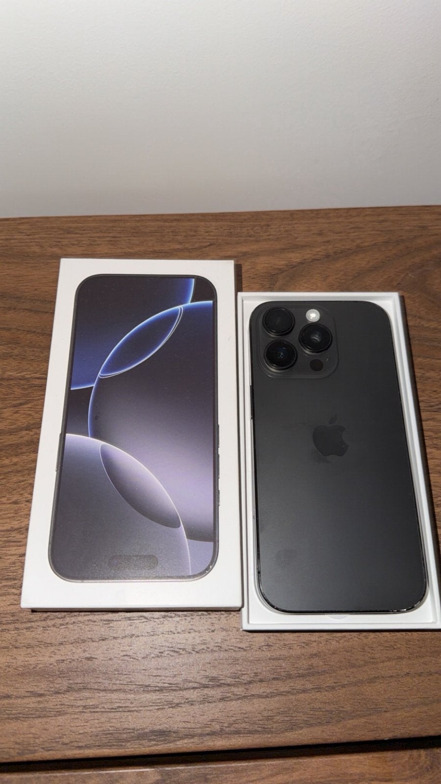iPhone 16 Pro Groen - 1 jaar garantie Mediamarkt, Telecommunicatie, Ophalen of Verzenden, Zo goed als nieuw, Zonder abonnement