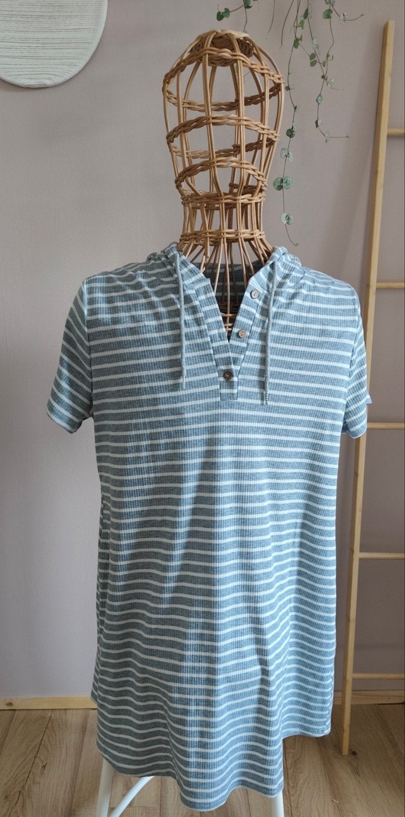 Gestreept grijs wit jurk met capuchon - Maat 3XL, Kleding | Dames, T-shirts, Maat 46/48 (XL) of groter, Ophalen of Verzenden, Korte mouw