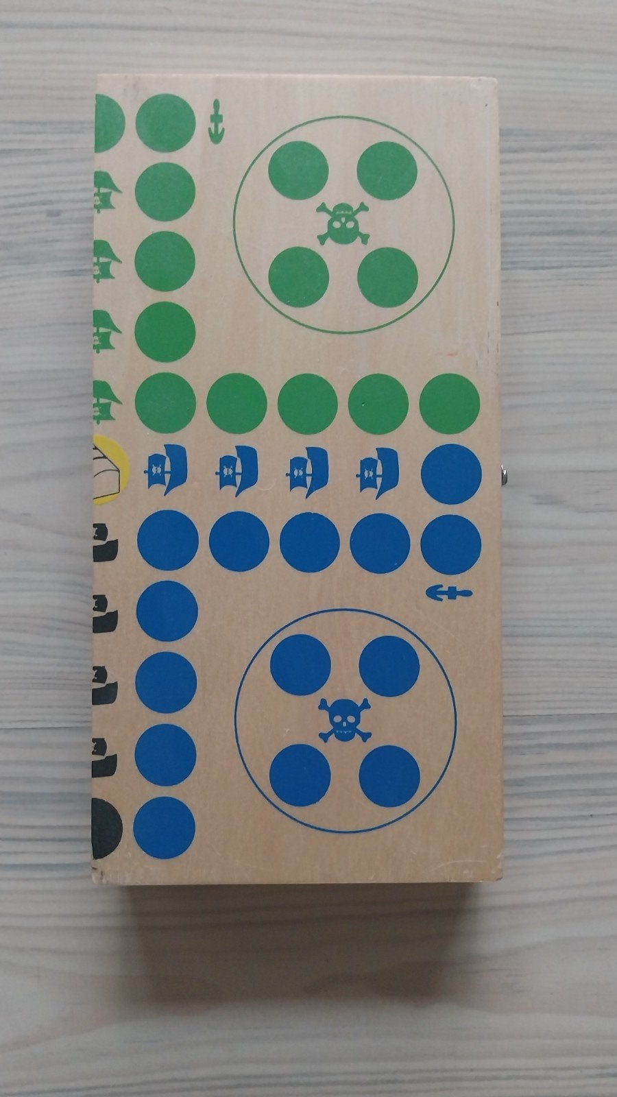 Houten spel mens erger je niet pirateneiland, Hobby en Vrije tijd, Ophalen of Verzenden, Zo goed als nieuw