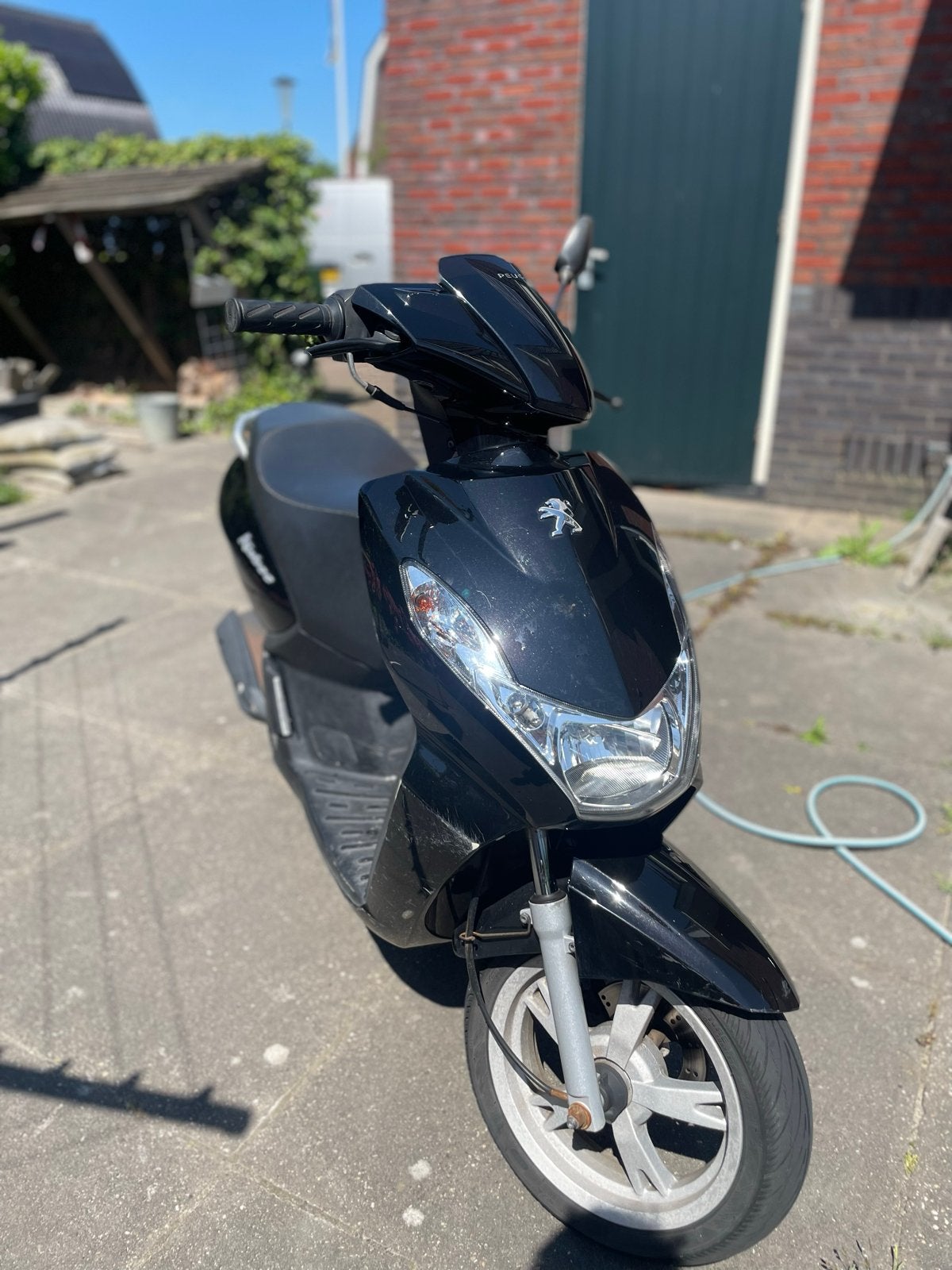 Peugeot Kisbee 2016 - met geel kenteken, Fietsen en Brommers, Ophalen, Gebruikt, Benzine, Peugeot