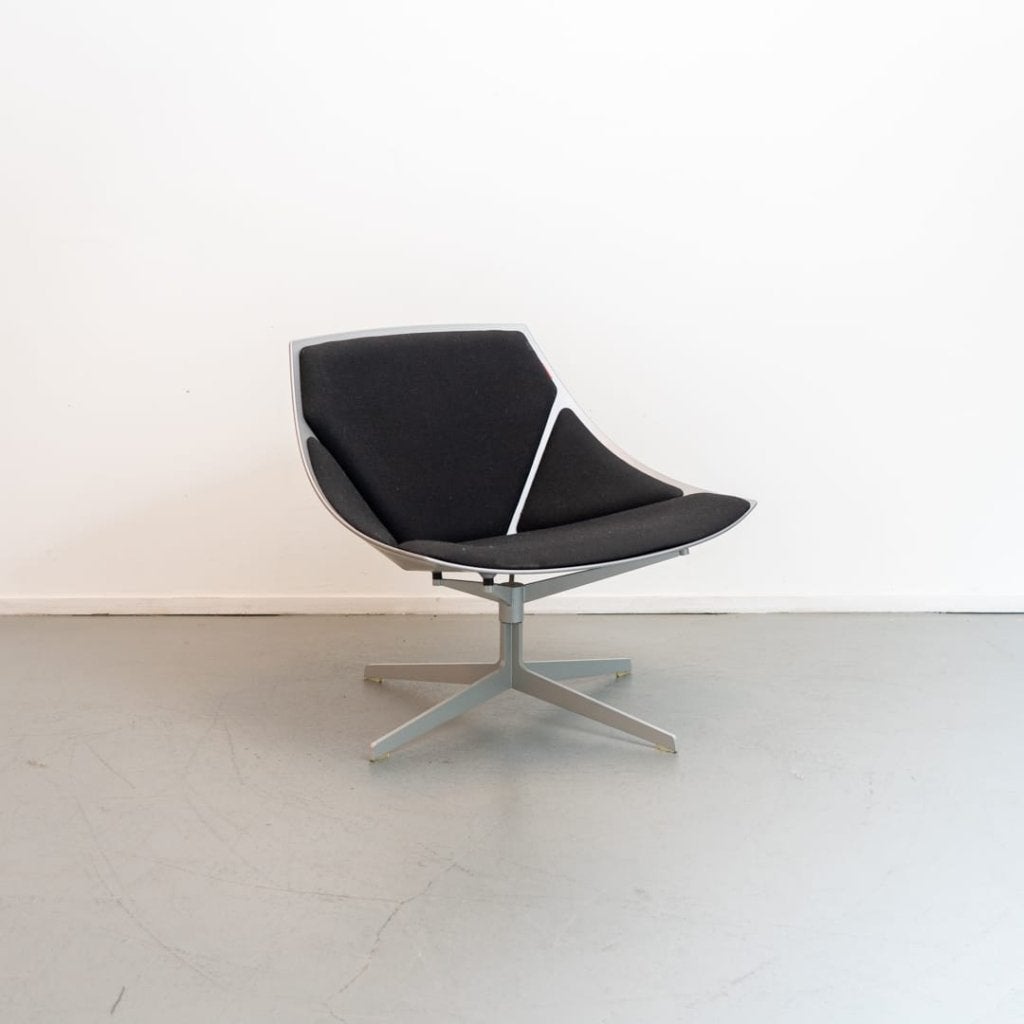 Fritz Hansen Space Lounge Stoel Zwart Stof - Staal