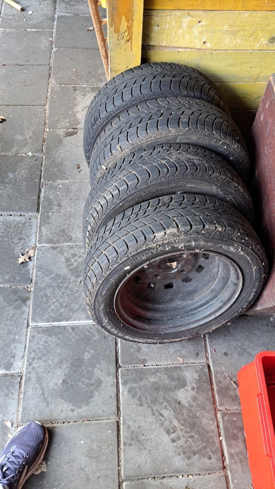 Uniroyal Raintyre autobanden met velgen 155/65 R13 73T M.S., Ophalen