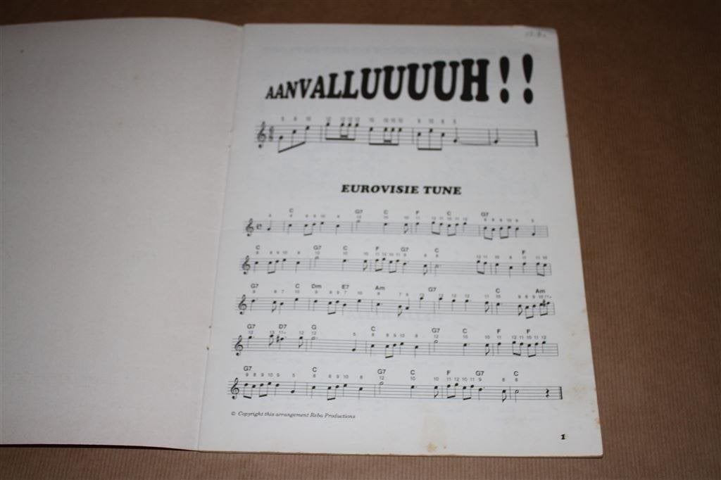 Aanvalluuhhh. Het supporters songboek. Joop van Houten., Ophalen of Verzenden, Gebruikt, Artiest of Componist, Klassiek