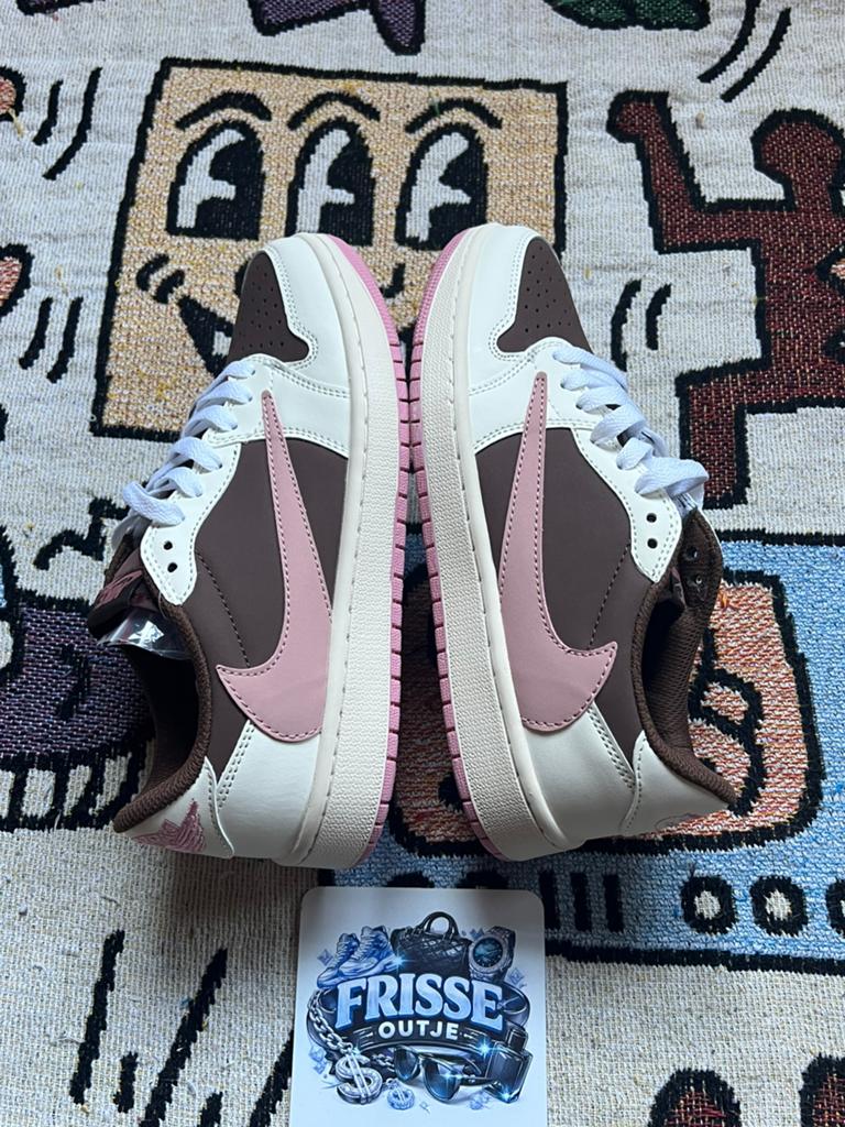 Travis scott x air jordan 1 low og pink oxford maat 40, Kleding | Dames, Schoenen, Nieuw, Ophalen of Verzenden, Sneakers of Gympen