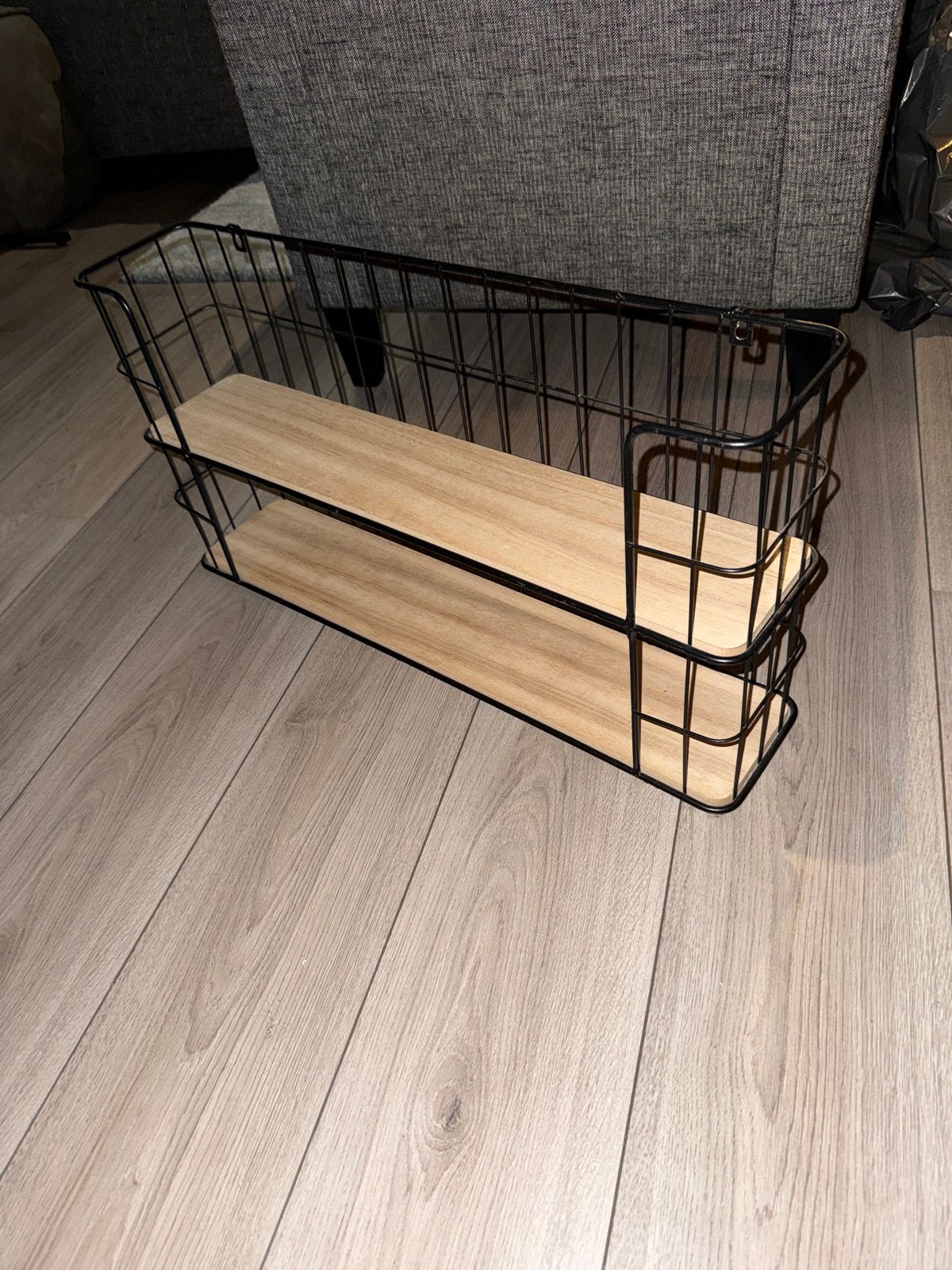 Zwart metalen wandrek met houten planken, Ophalen, Zo goed als nieuw