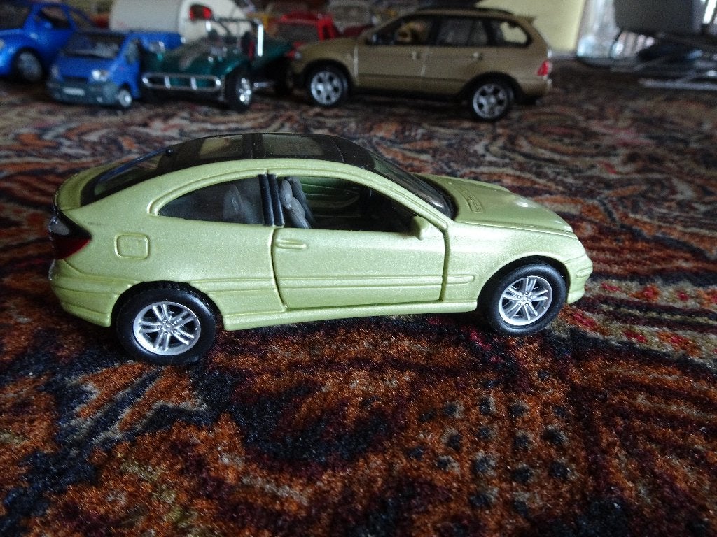 MERCEDES BENZ C  KLASSE SPORT COUPE  MAISTO 1;43, Hobby en Vrije tijd, Modelauto's | 1:43, Ophalen of Verzenden, Zo goed als nieuw