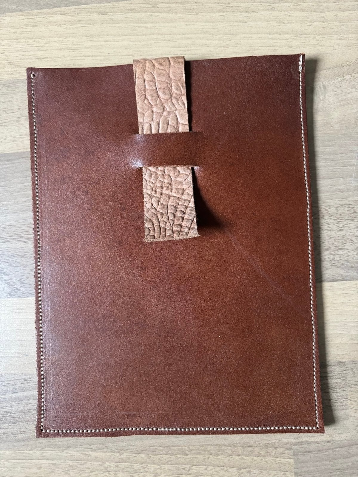 Leren iPad hoes - Handgemaakt en stijlvol, Computers en Software, Ophalen, Gebruikt, 10 inch, Bescherming voor- en achterkant