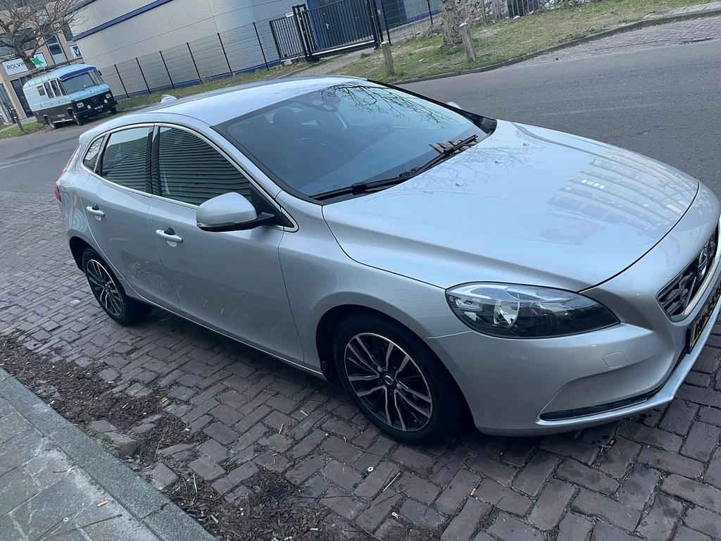 Volvo V40 2.0 T2 122PK 2015 Grijs, Auto's, Volvo, Voorwielaandrijving, Zwart, 4 cilinders, Overige bekleding