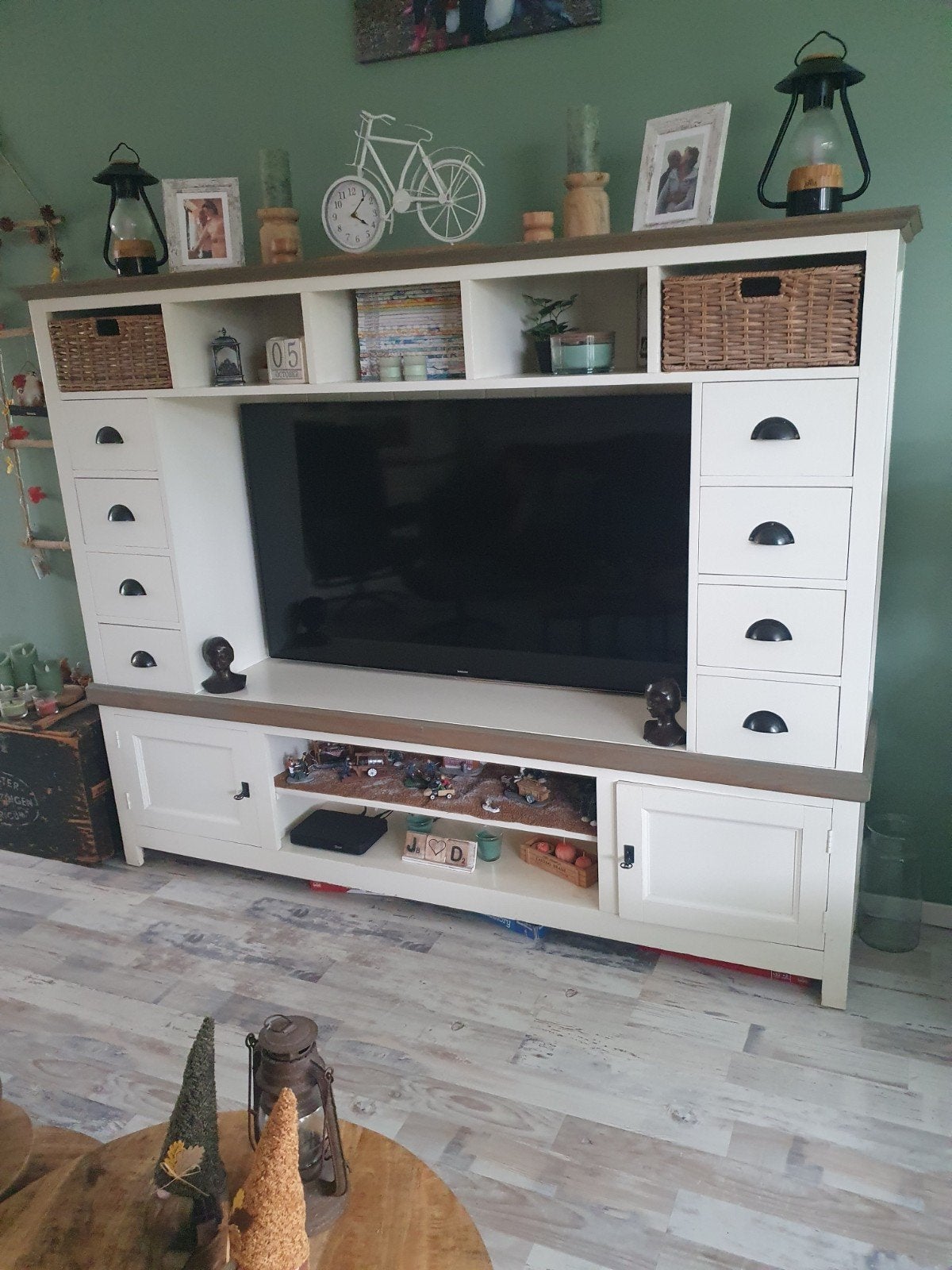 Foto 3 van Landelijk tv-meubel met veel opbergruimte