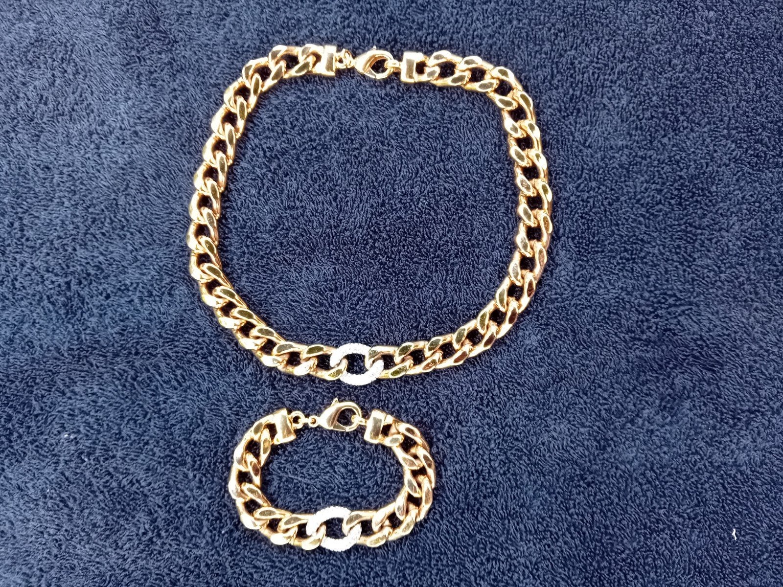 Goudkleurige schakelarmband en ketting, met nep briljantje, Ophalen of Verzenden, Zo goed als nieuw, Goud, Overige materialen