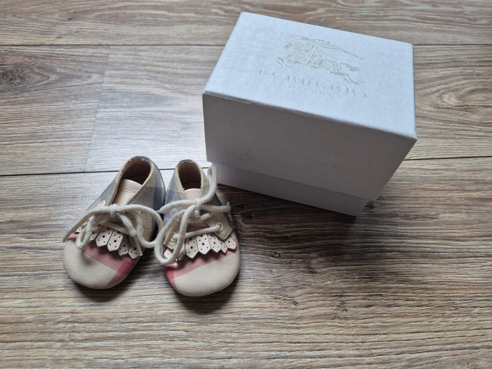 Nieuwe schoentjes Burberry maatje 15, Schoentjes, Meisje, Nieuw, Ophalen of Verzenden