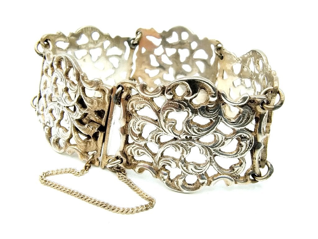 Zilveren schakelarmband met krulmotieven