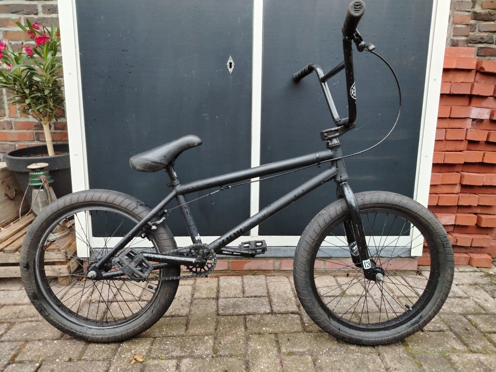 Zwarte KINK BMX Fiets - Gebruikt maar in goede staat, Ophalen, Staal, Voetsteunen, 16 tot 20 inch