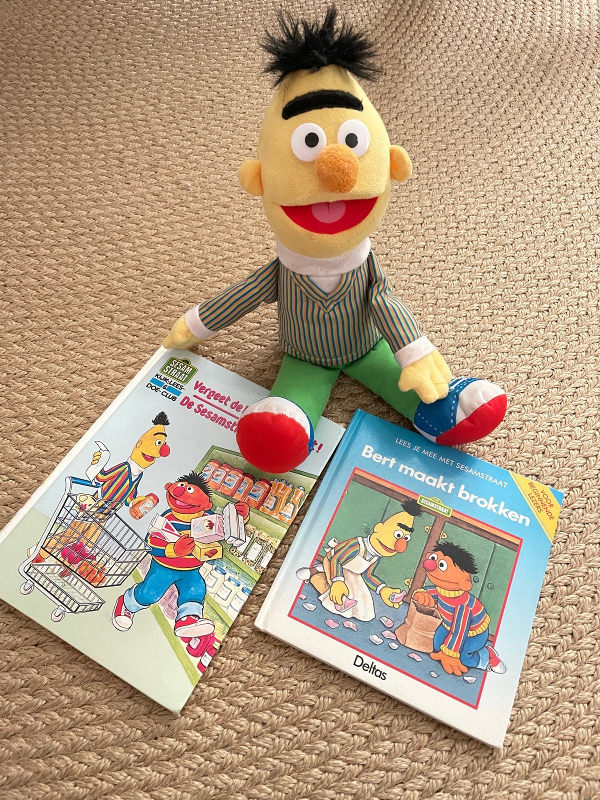 Sesamstraat knuffel 40 cm en 2 boekjes Bert Ernie vintage, Gebruikt, Overige merken, Overige typen, Ophalen of Verzenden