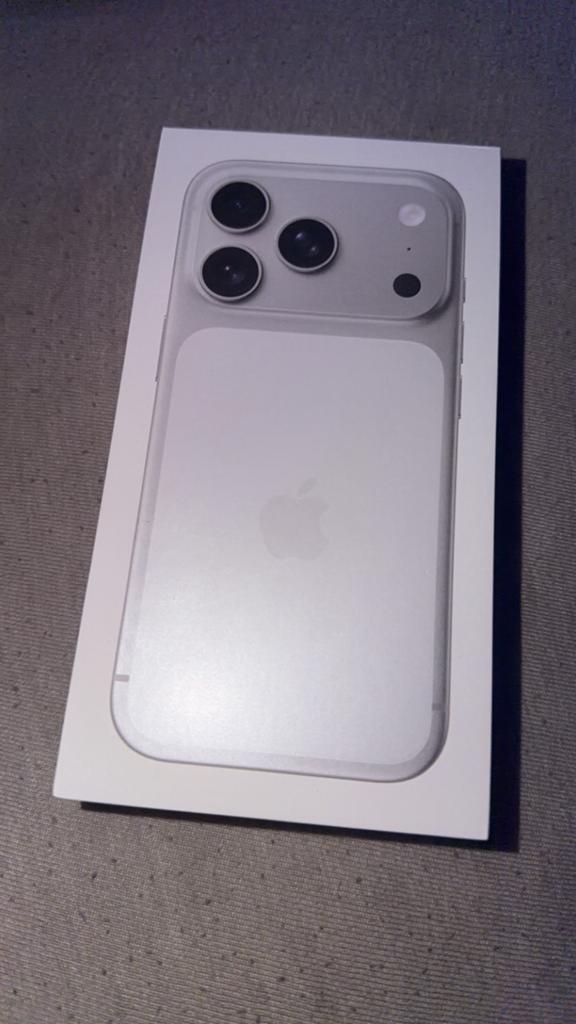 Iphone 17 pro nieuw in doos, 256 GB, Zwart, Ophalen of Verzenden, Zo goed als nieuw