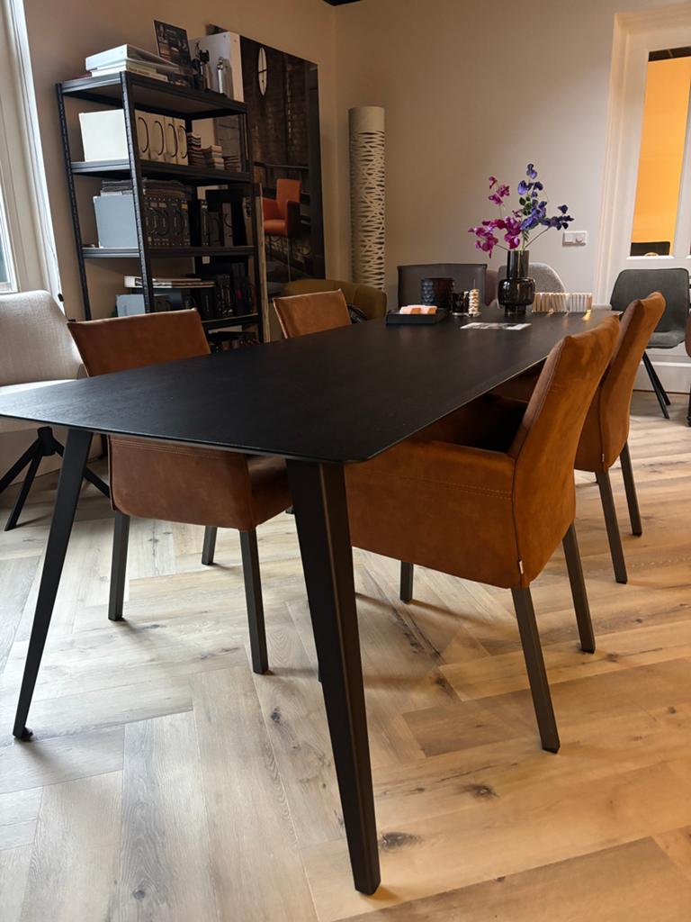4 eetkamerstoelen Dune van Just, Huis en Inrichting, Stoelen, Bruin, Design, Ophalen of Verzenden, Zo goed als nieuw