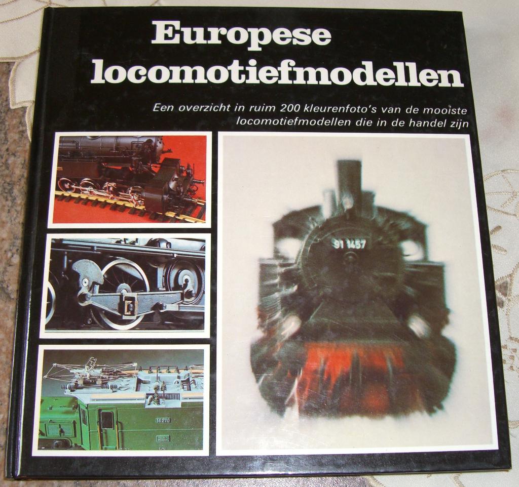 Ongeveer 80 items over Treinen - Boeken - Catalogi - folders, Ophalen, Zo goed als nieuw, Trein, Boek of Tijdschrift