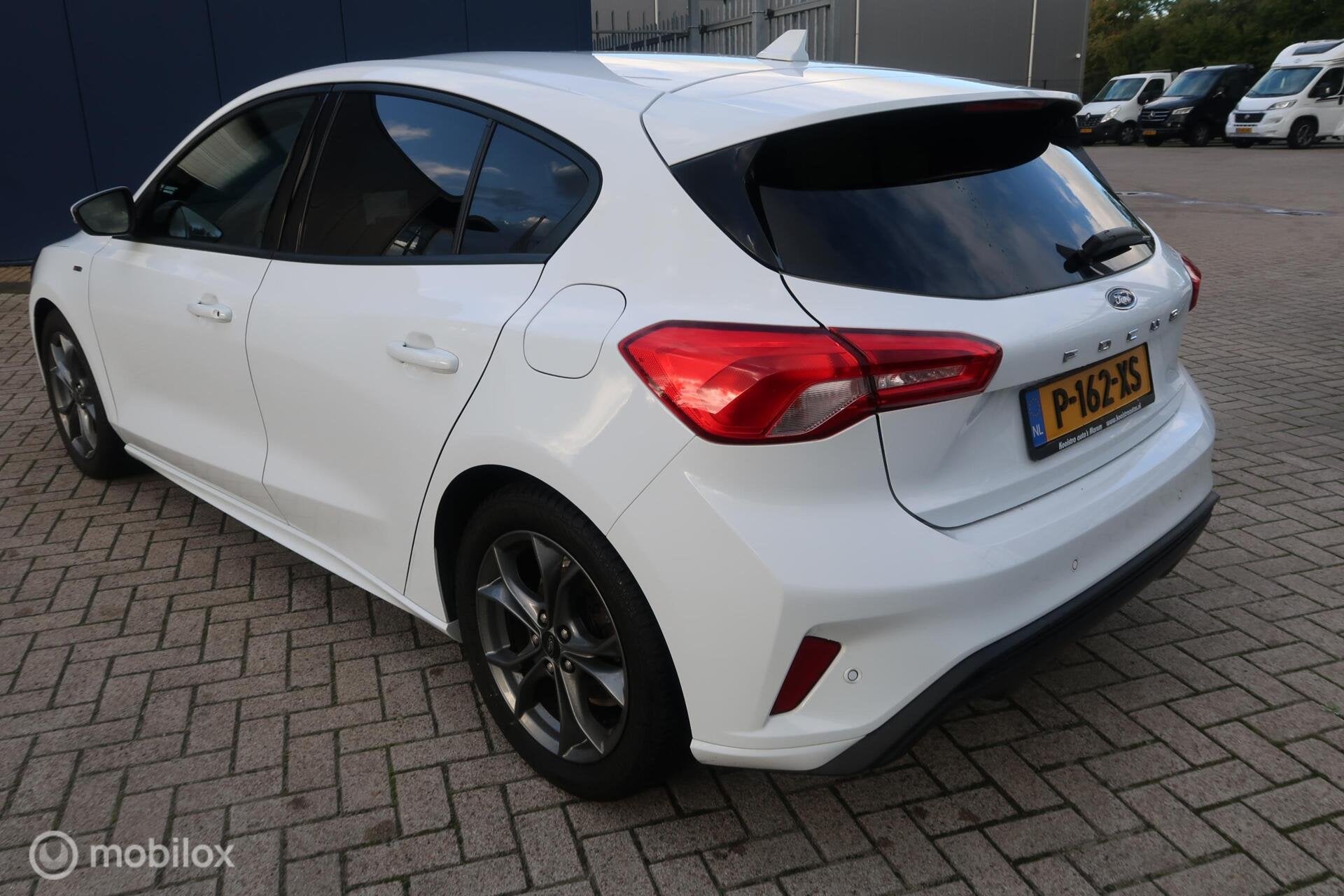 Ford Focus 1.0 125PK ST-Line, Gebruikt, Zwart, Wit, Bedrijf
