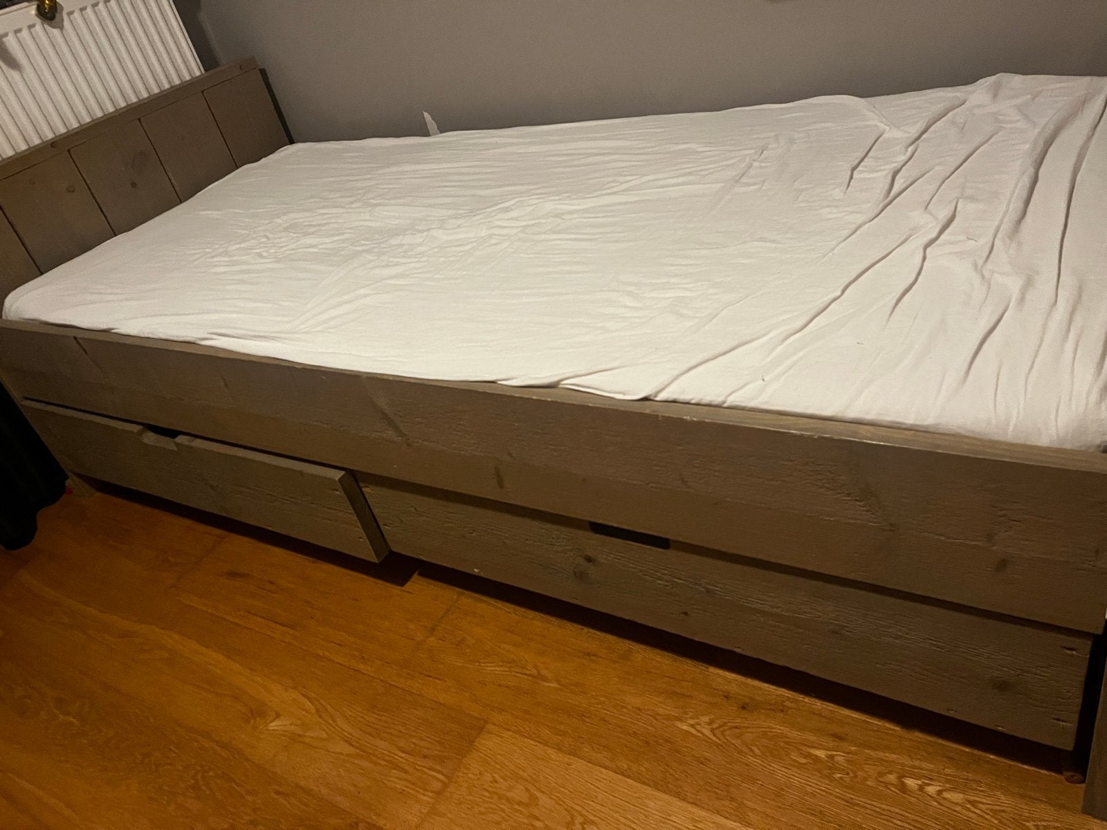 Steigerhouten eenpersoonsbed met 2 lades op wielen, Ophalen, Gebruikt, 90 cm, Eenpersoons
