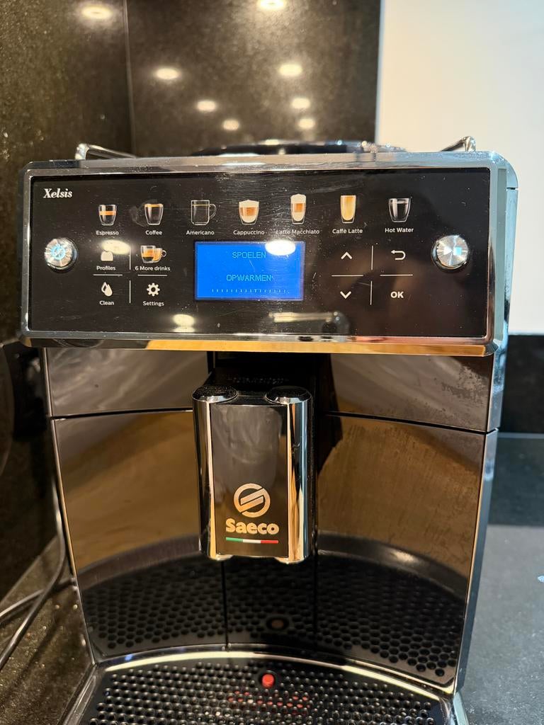 Xelsis Saeco volautomatische espressomachine, Witgoed en Apparatuur, Koffiezetapparaten, Ophalen, Afneembaar waterreservoir, 10 kopjes of meer
