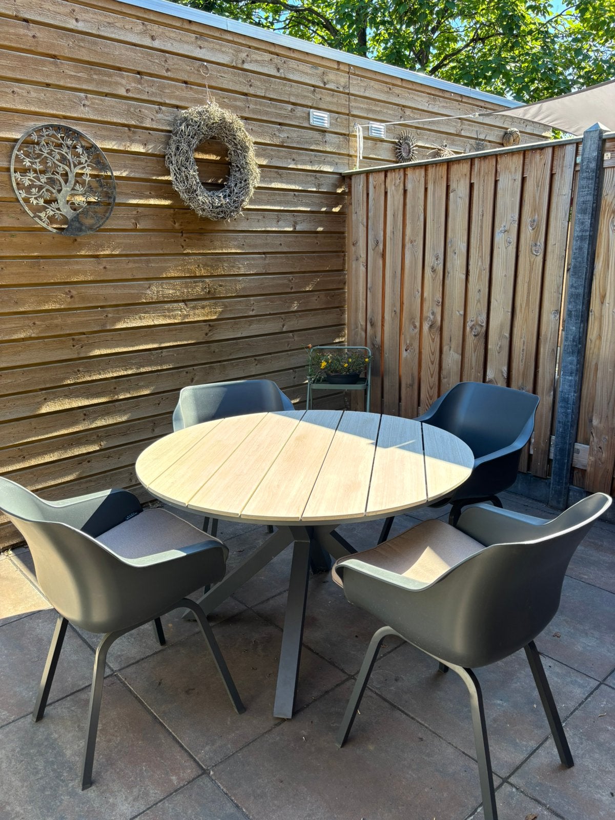 Tuinset met 4 stoelen en kussens., Ophalen, 4 zitplaatsen, Hardhout, Zo goed als nieuw