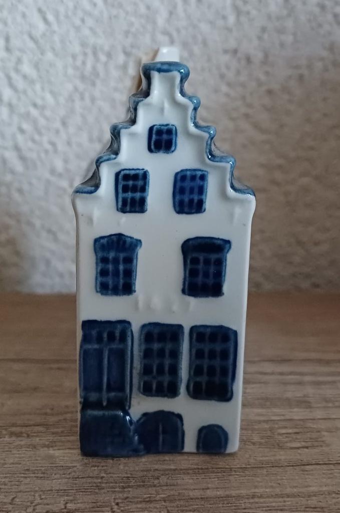 KLM - Rynbende Distilleries - huisje - nummer 2, Verzamelen, Ophalen of Verzenden, 1 t/m 20, Gevuld