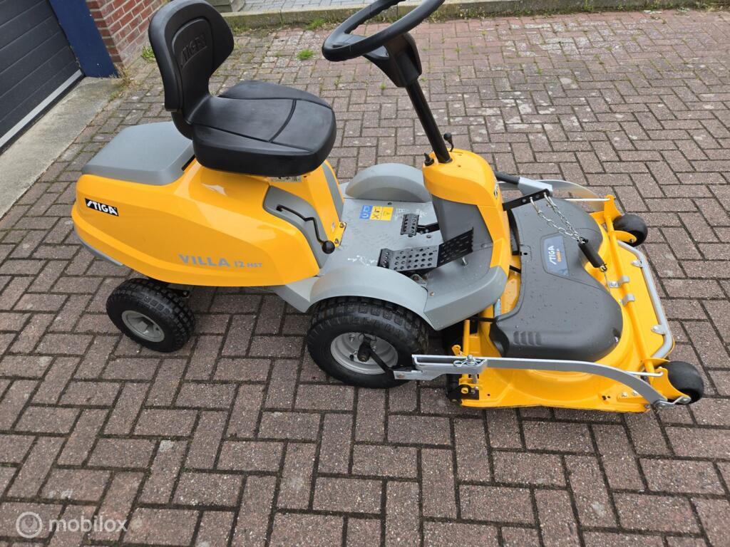 Zitmaaier  stiga villa frontmaaier hydro  mulch, Tuin en Terras, Zitmaaiers, Ophalen, Zo goed als nieuw, Mulchfunctie