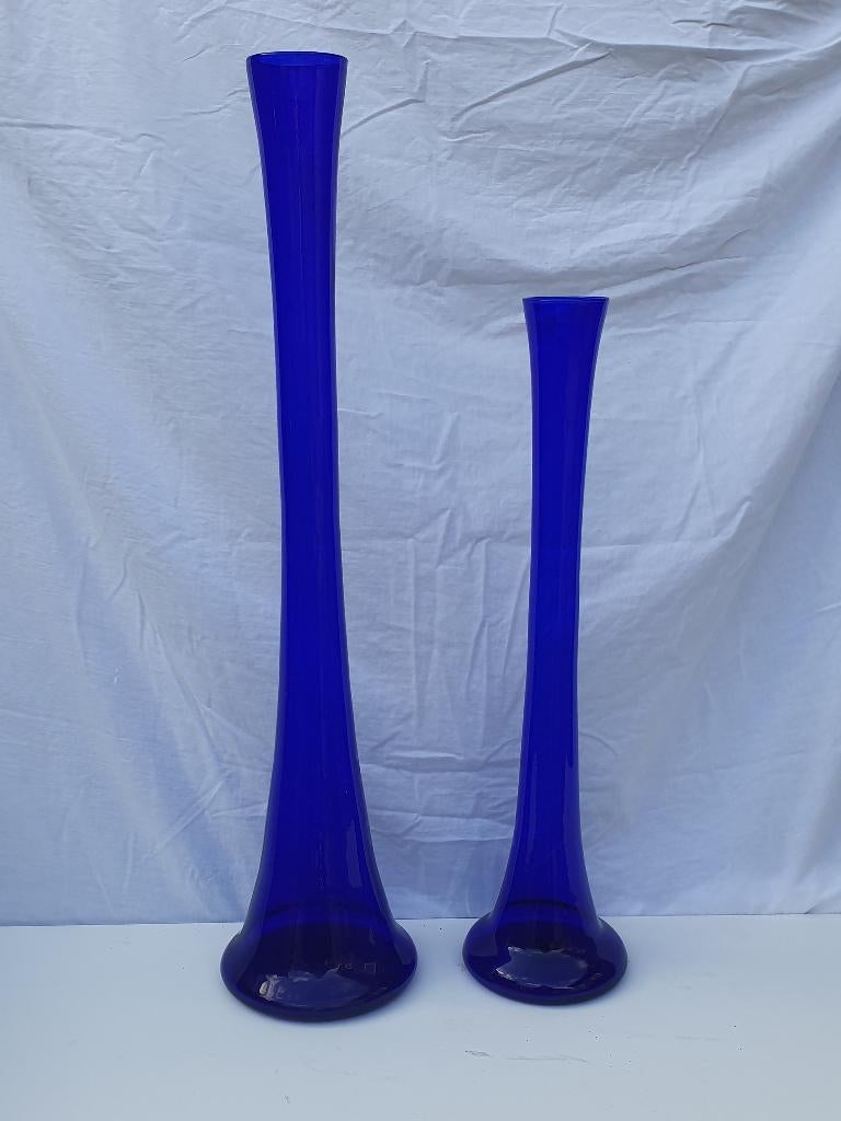 Blauwe glazen vazen, Ophalen, 50 tot 75 cm, Blauw, Glas