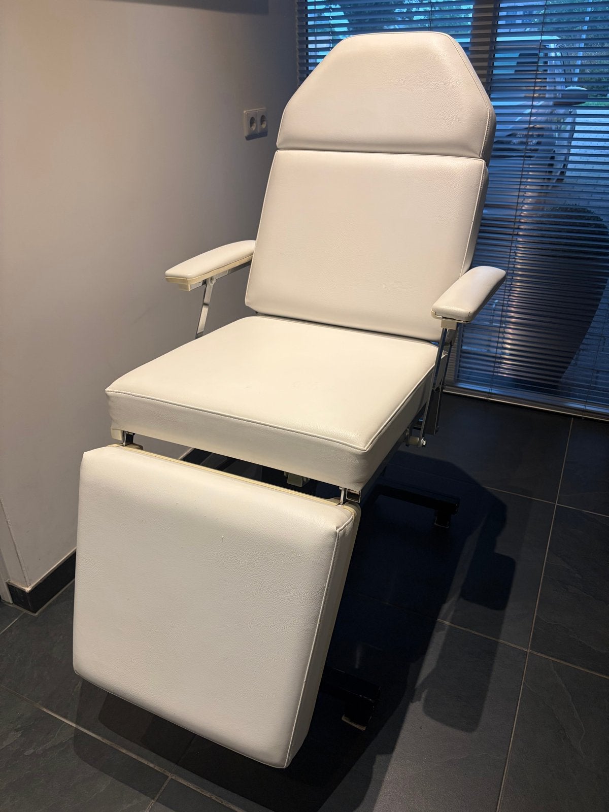 Witte hydraulische behandelstoel, Sport en Fitness, Ophalen, Gebruikt