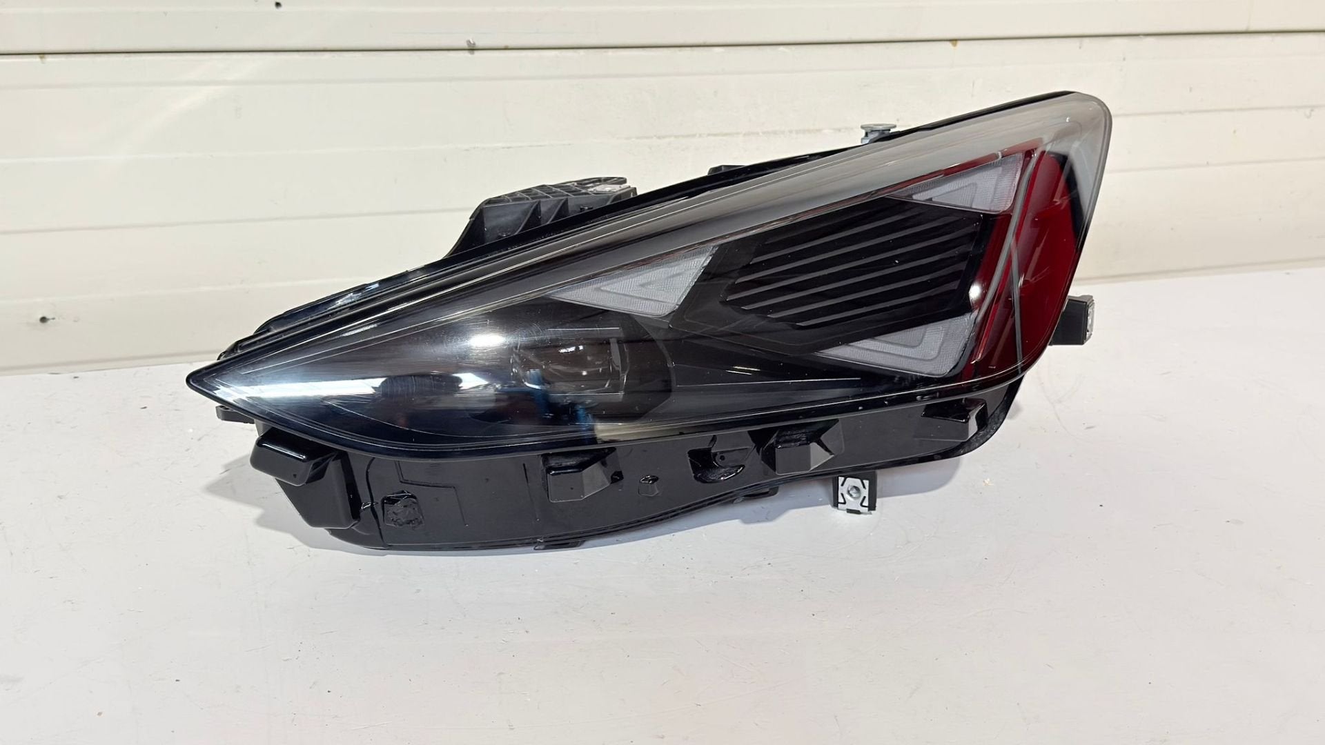 Cupra Leon 5FK LED linker koplamp 5FB941007K, Auto-onderdelen, Verlichting, Gebruikt, Autovia A-2, Km 585 585
08760  Martorell, ES