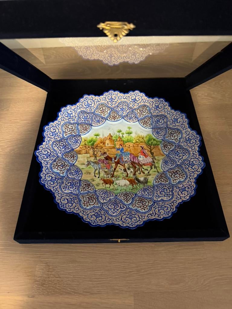 Wandbord met bijpassende vaasjes uit Iran, Ophalen of Verzenden