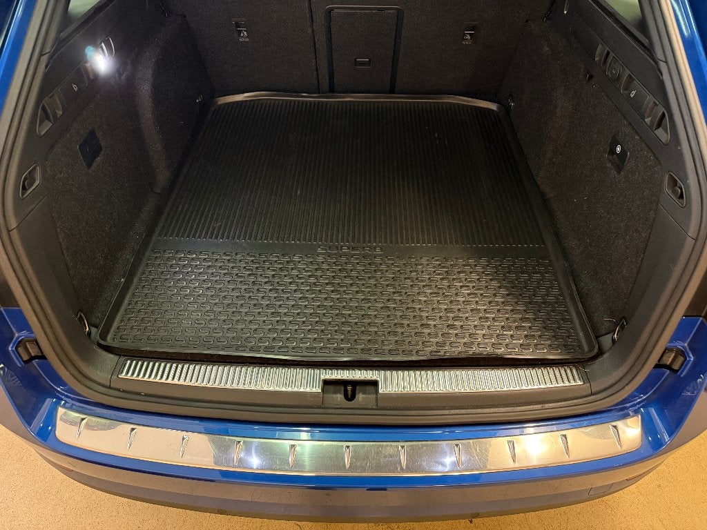 Kofferbakschaal Skoda Superb, Auto diversen, Kofferbakmatten, Ophalen, Gebruikt