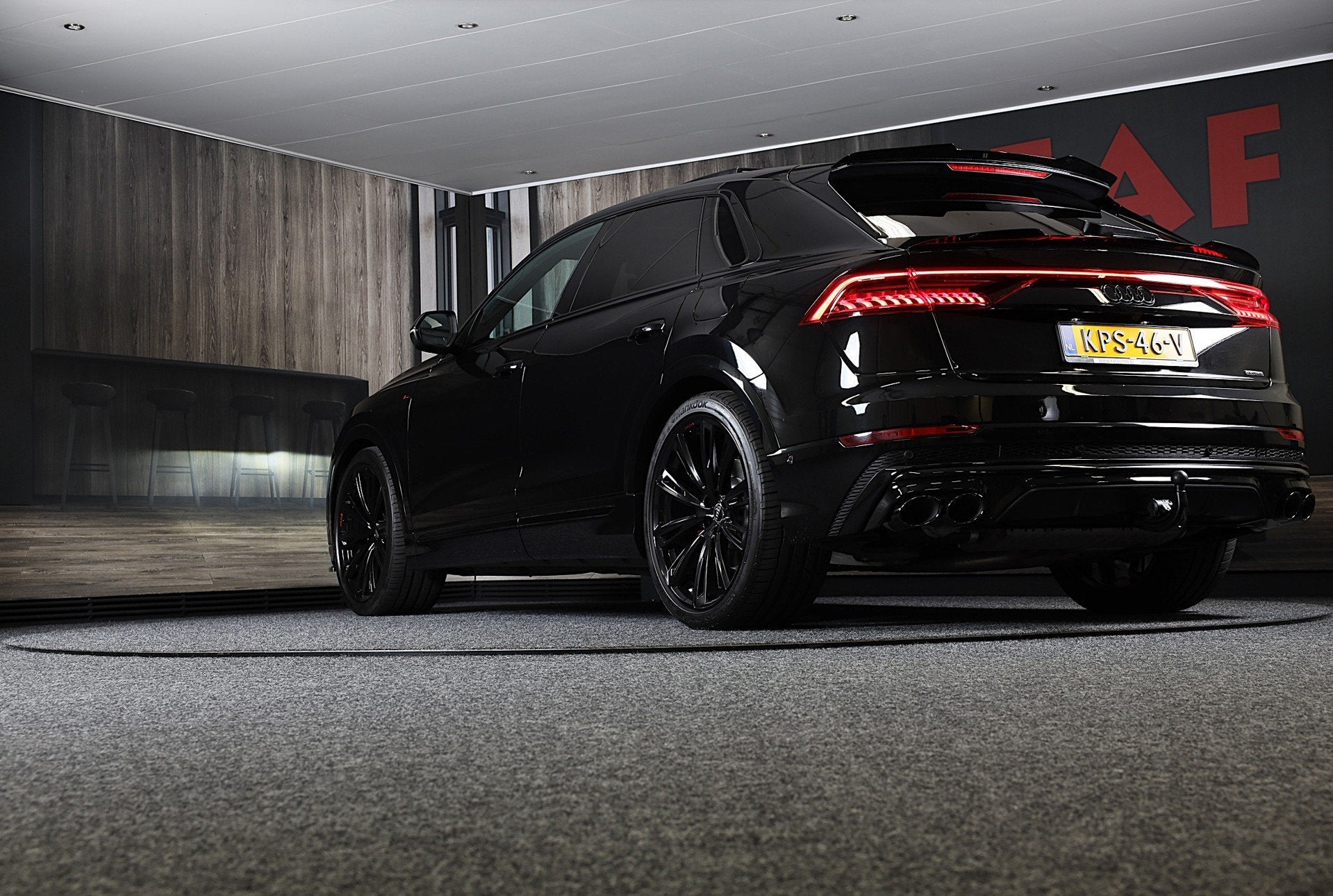 Audi Q8 60 TFSI e Quattro RSQ8 Look / Luchtvering / Acc / La, Auto's, Automaat, Dealer onderhouden, 14 kWh, Gebruikt