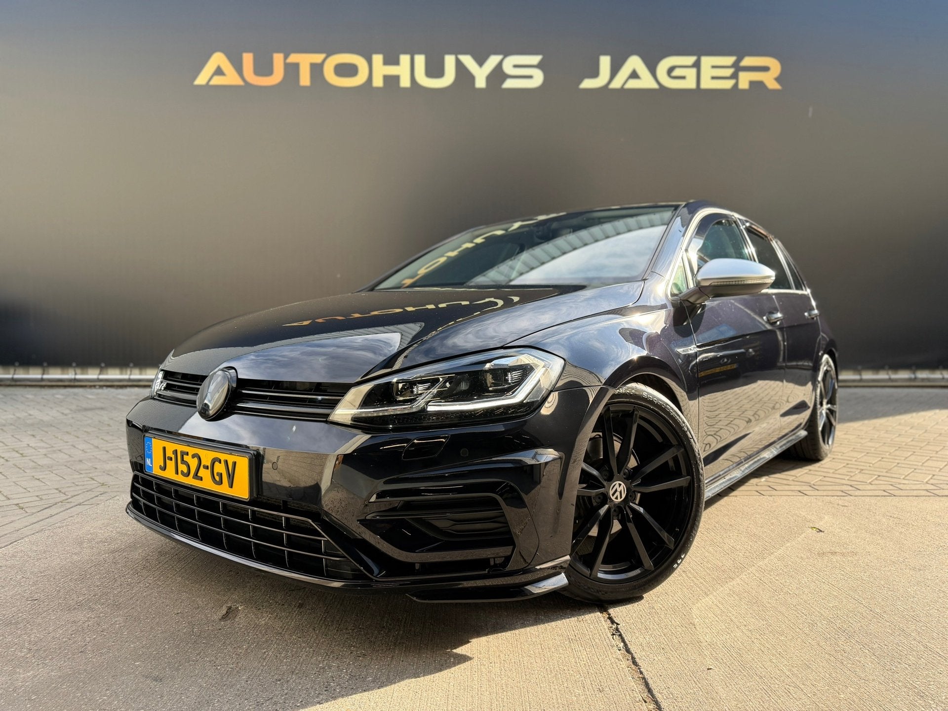 Volkswagen Golf 1.5 TSI Highline Business R Carplay Maxton A, Stof, 4 cilinders, 150 pk, Zwart