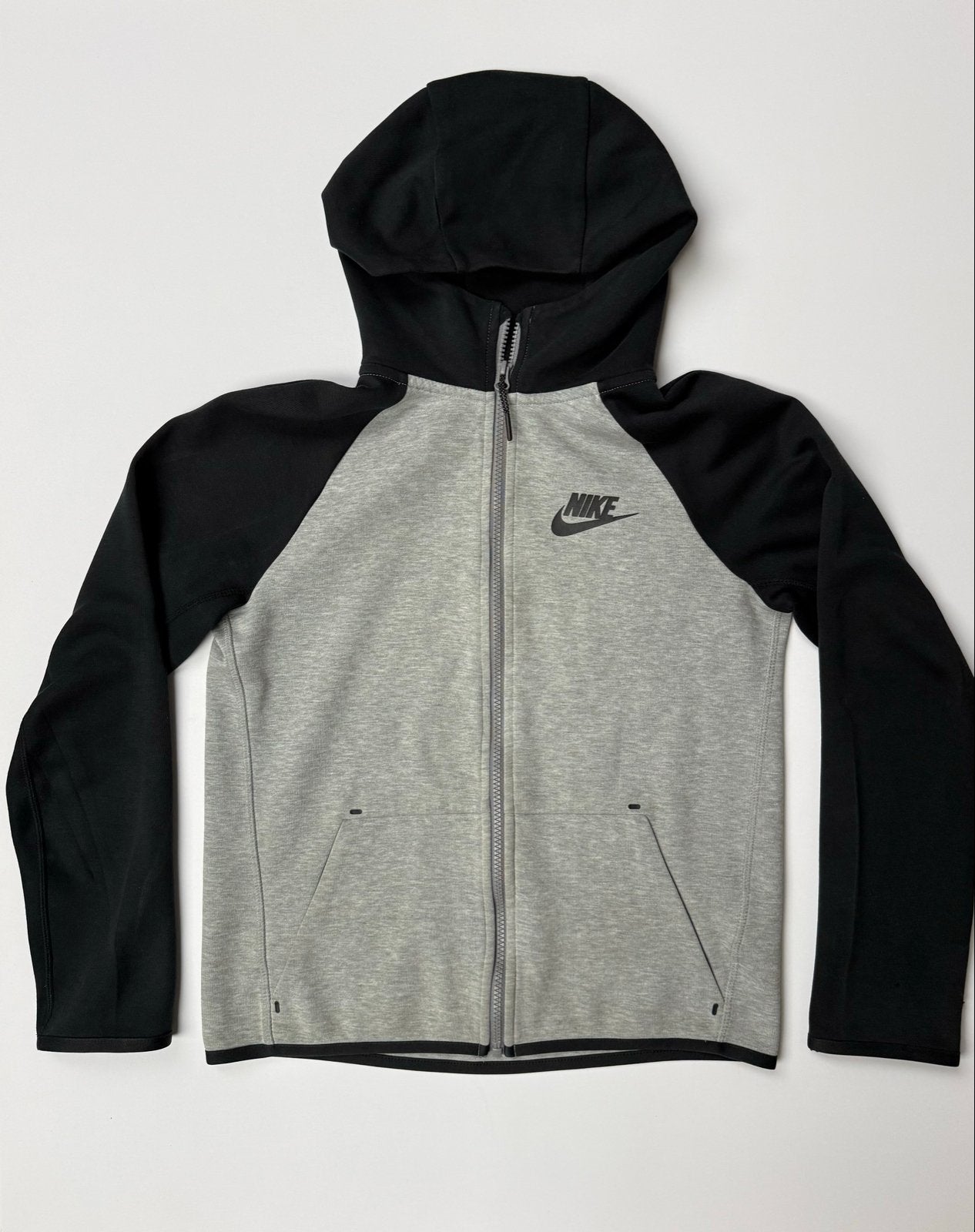 Nike Tech Fleece Vest Junior L Lichtgrijs Zwart Nieuwstaat, Ophalen of Verzenden, Nieuw, Jongen of Meisje