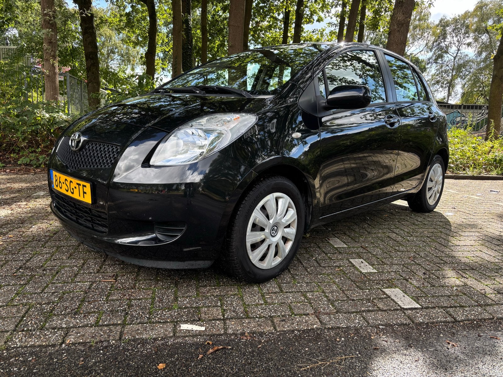 Toyota Yaris 1.3 Vvt-i 5DR 2006 Zwart parkeersensoren, Voorwielaandrijving, 40 €/maand, 4 cilinders, 995 kg