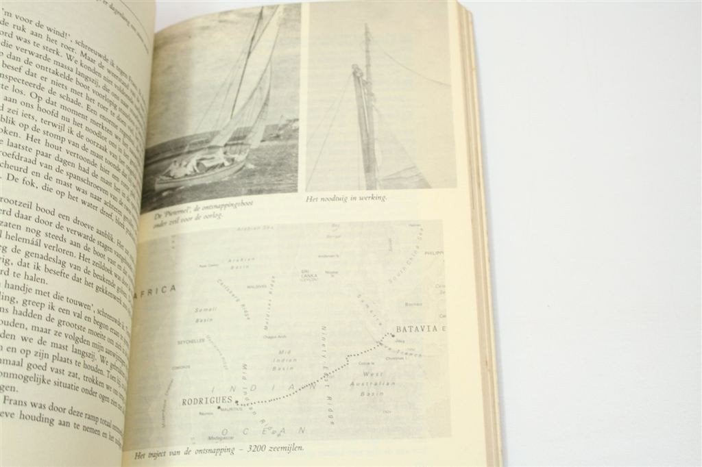 Ontsnapping van Java — WOII Zeilvlucht, 1e Druk 1989, Ophalen of Verzenden, Gelezen