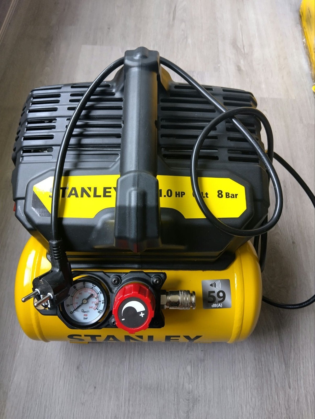 Stanley SXCM0002E Compressor - 6L, 8 Bar, 1.0 HP, Doe-het-zelf en Verbouw, Ophalen, 6 tot 10 bar, Zo goed als nieuw, Minder dan 200 liter/min