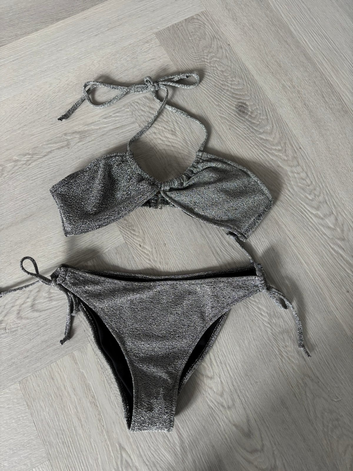 NIEUW: bikini van THE STING mt M, Kleding | Dames, Badmode en Zwemkleding, Ophalen of Verzenden, Nieuw, Zilver, Bikini