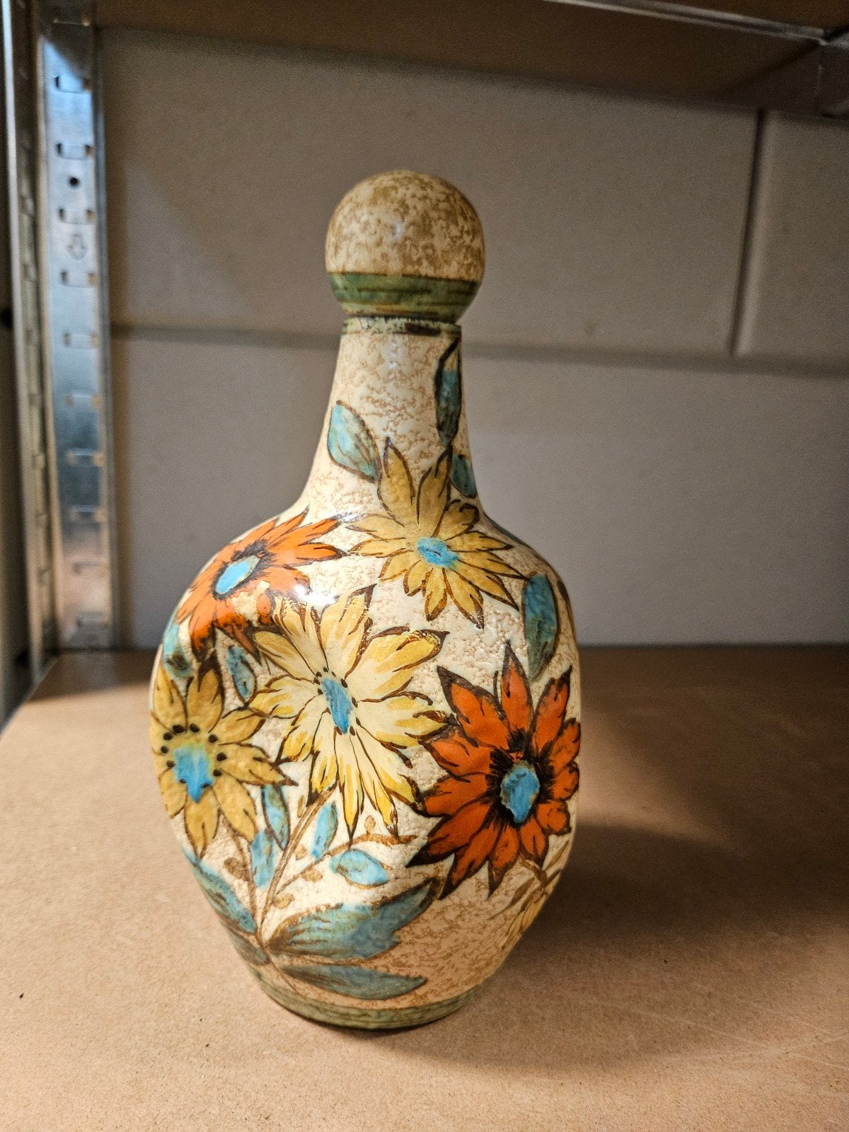 Vintage Plateel fles met bloemdecoratie, Antiek en Kunst, Antiek | Keramiek en Aardewerk, Ophalen of Verzenden