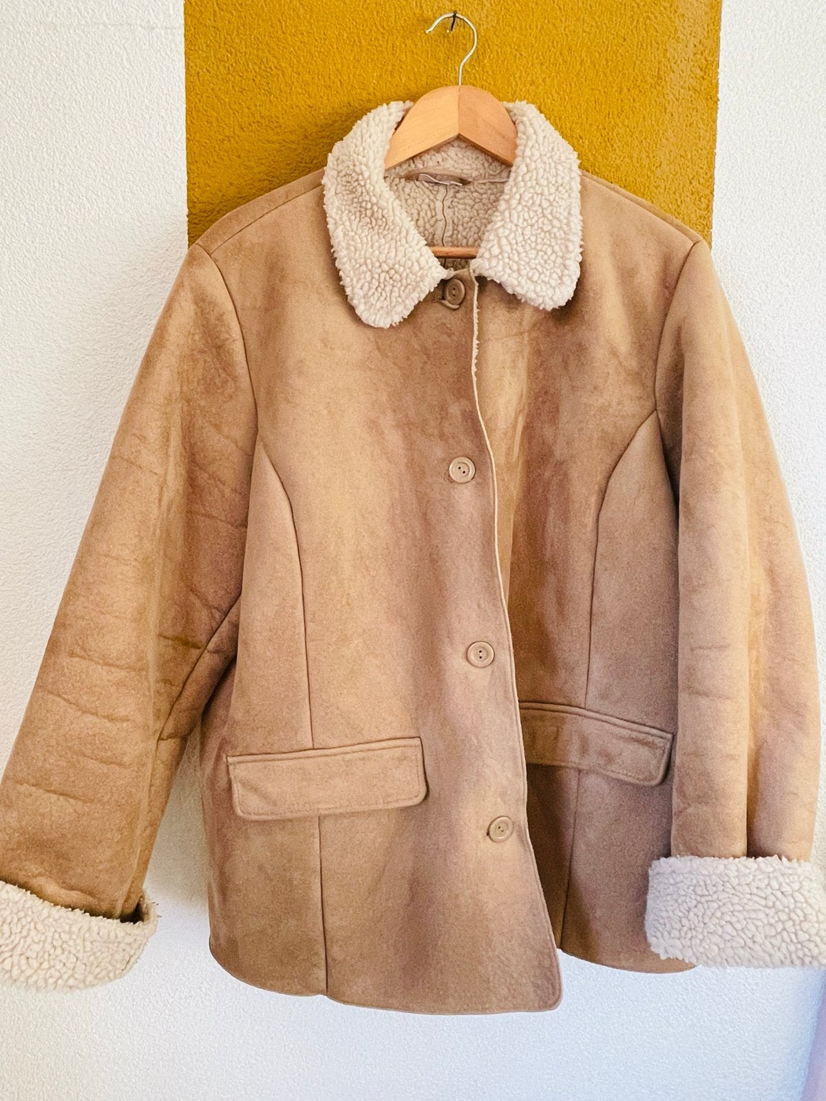 Warme suède-look jas met teddy voering - Maat 42/44, Kleding | Dames, Ophalen of Verzenden, Zo goed als nieuw, Maat 42/44 (L)