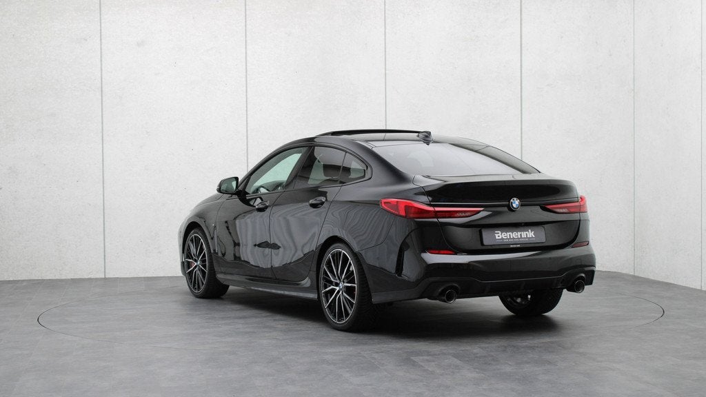 BMW 2 Serie Gran Coupé 220i M-Sport | Head-up | Panoramadak, Auto's, BMW, Gebruikt, Leder en Stof, Zwart, Sedan