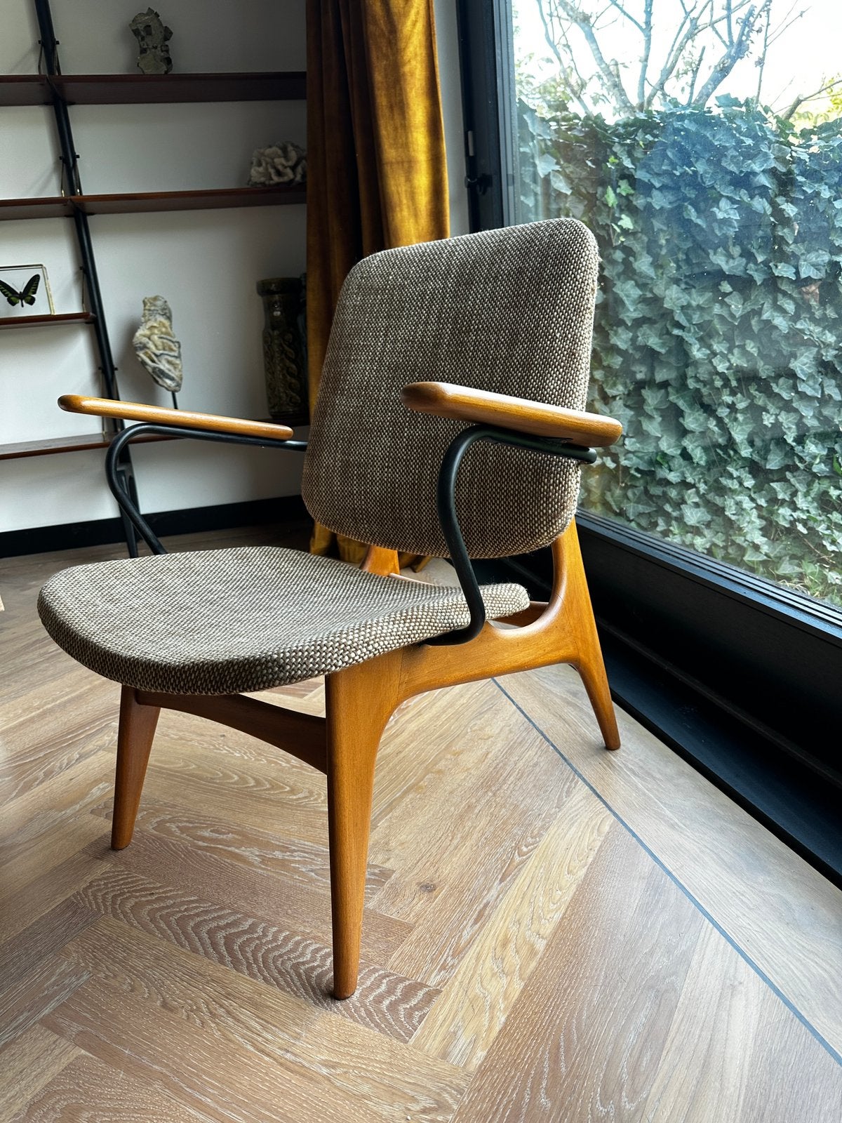 VINTAGE ARMCHAIRS WÉBÉ LOUNGE FAUTEUILS LOUIS VAN TEEFFELEN, Ophalen of Verzenden, Zo goed als nieuw, Hout, 50 tot 75 cm