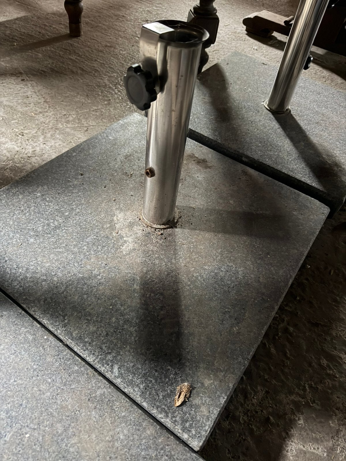 2x Parasolvoet natuursteen - zwaar - twee stuks samen, Tuin en Terras, Ophalen, Gebruikt, Minder dan 1 meter, Parasolvoet